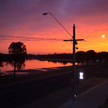 Heyfield Motel And Apartments Lakes Entrance Exterior photo