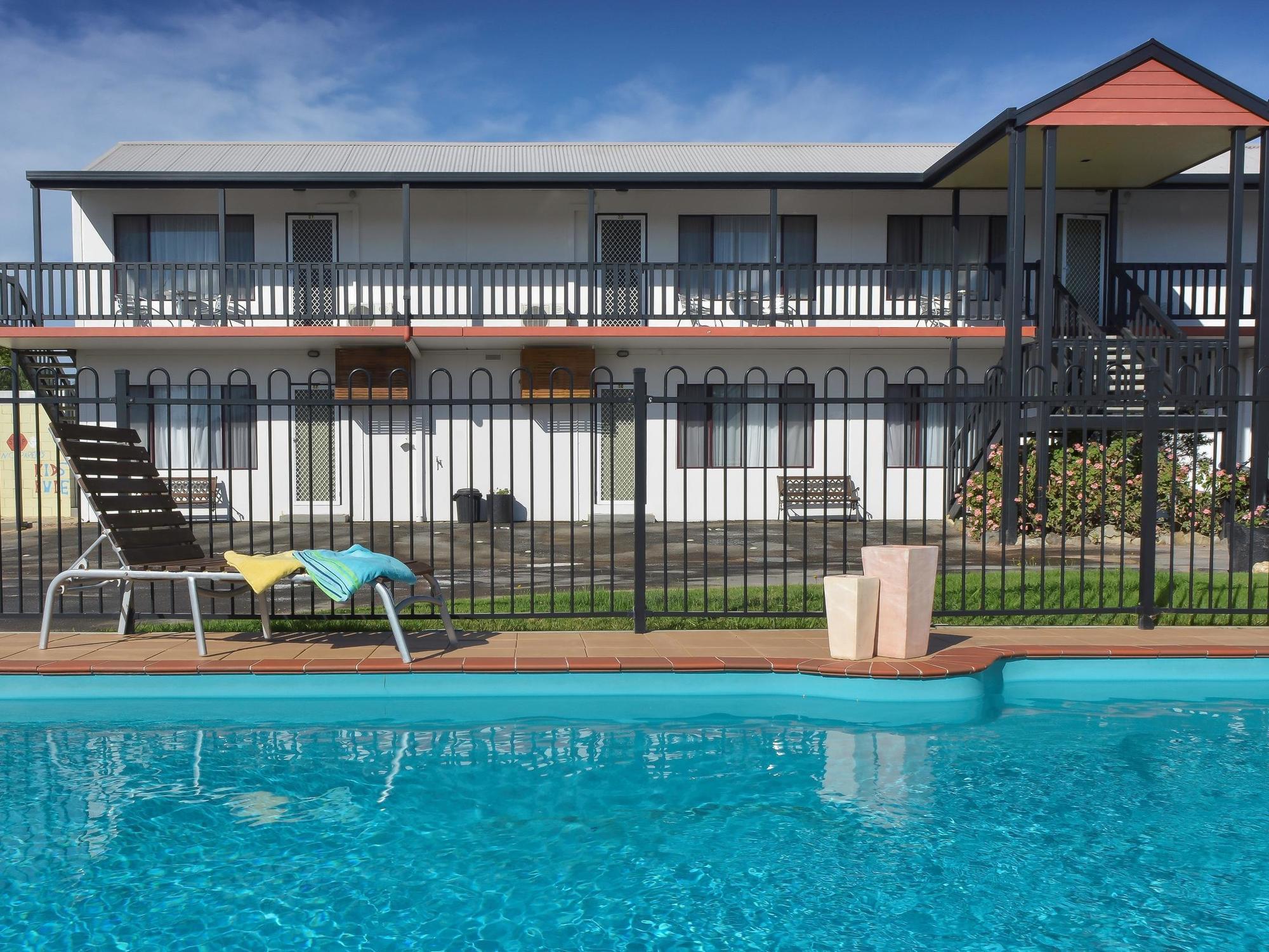 Heyfield Motel And Apartments Lakes Entrance Exterior photo