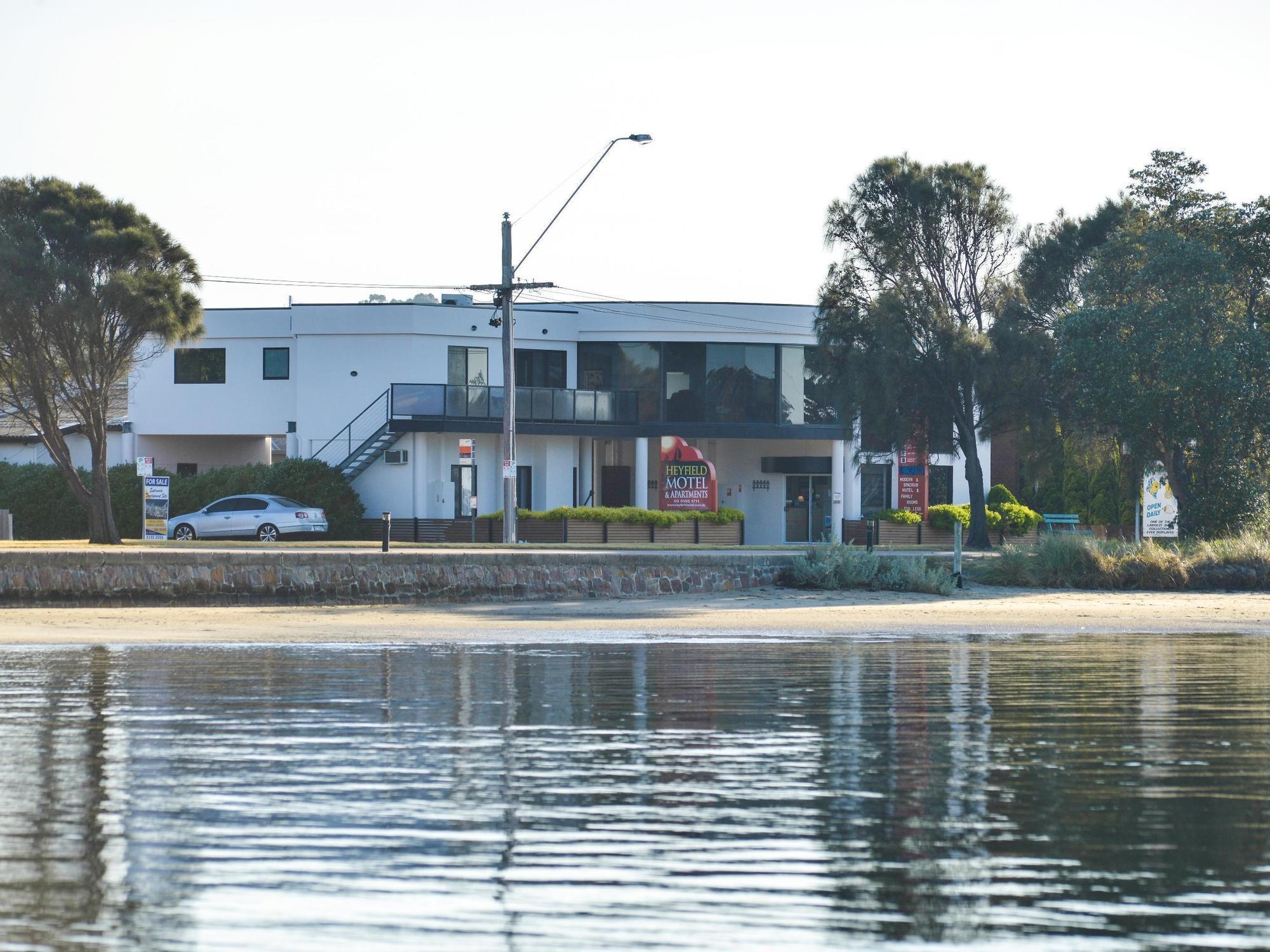 Heyfield Motel And Apartments Lakes Entrance Exterior photo