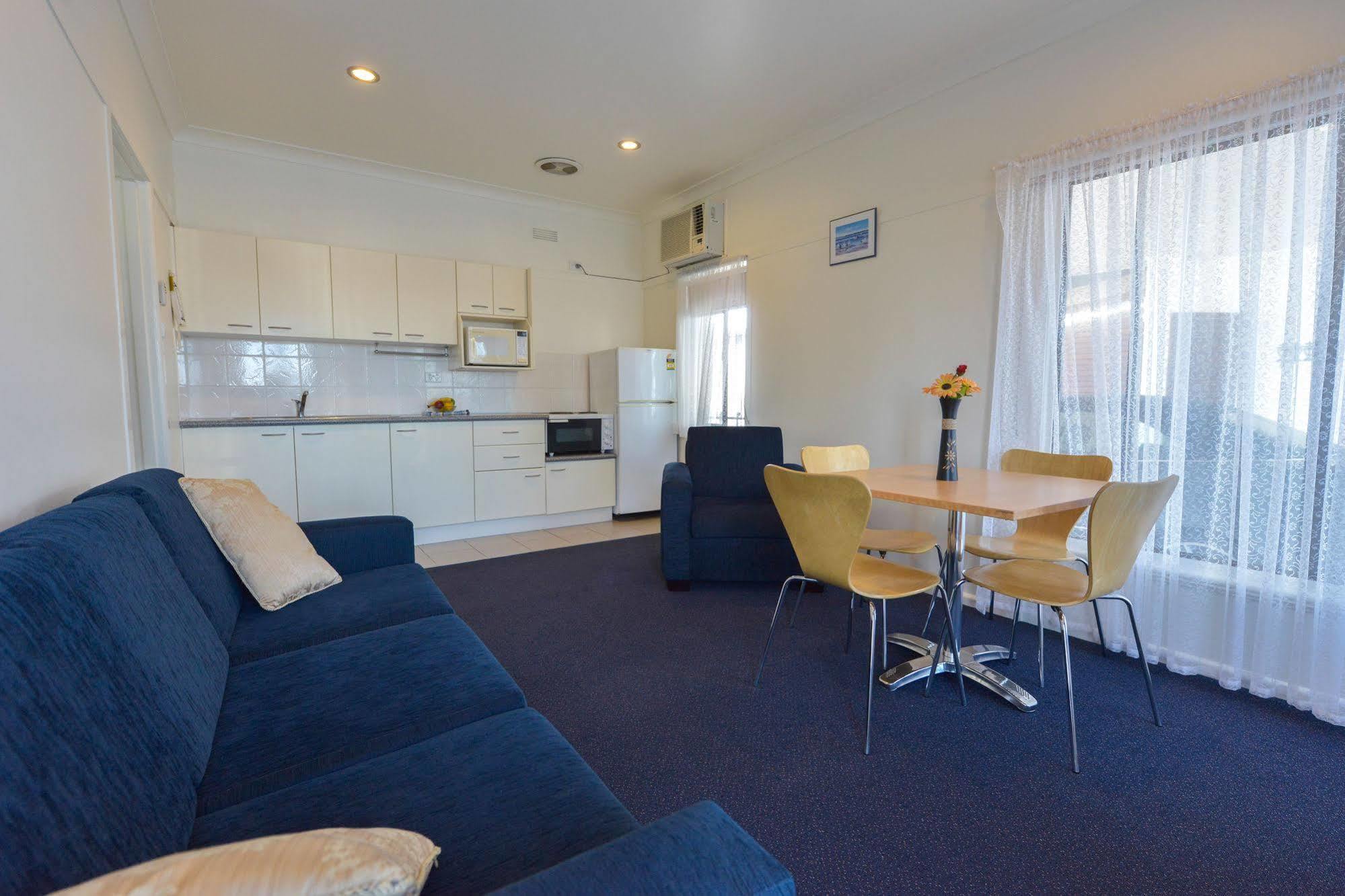 Heyfield Motel And Apartments Lakes Entrance Exterior photo